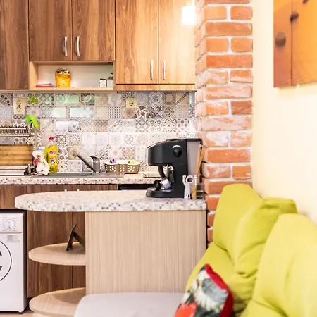 Barcelona Colorful W Backyard Apartment *