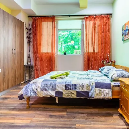 Appartement Barcelona Colorful W Backyard