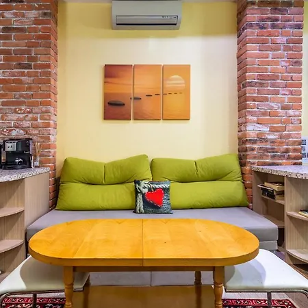 Barcelona Colorful W Backyard *