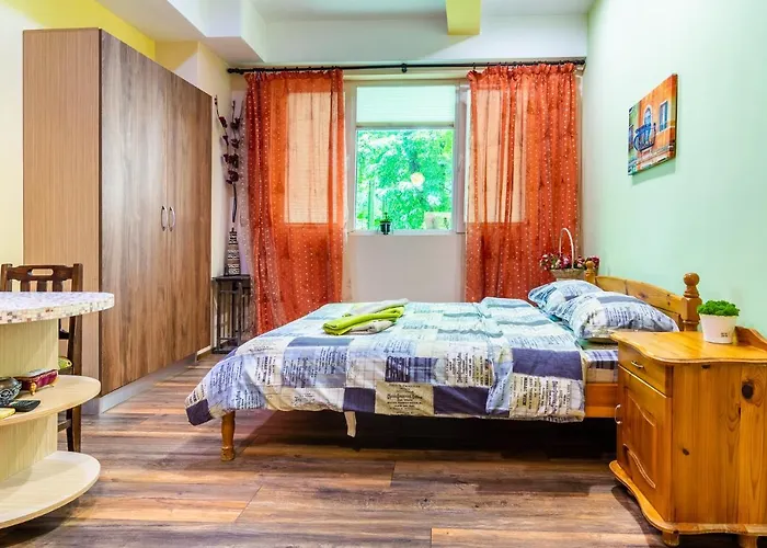 Апартамент Barcelona Colorful W Backyard