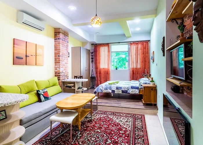 Barcelona Colorful W Backyard דירה