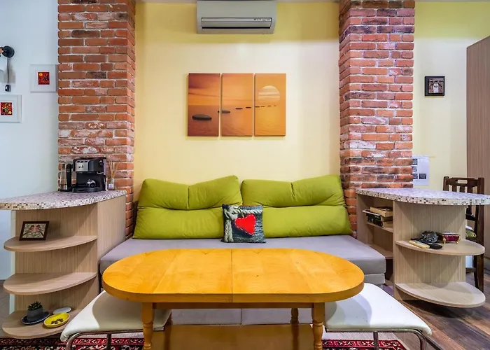 Barcelona Colorful W Backyard *